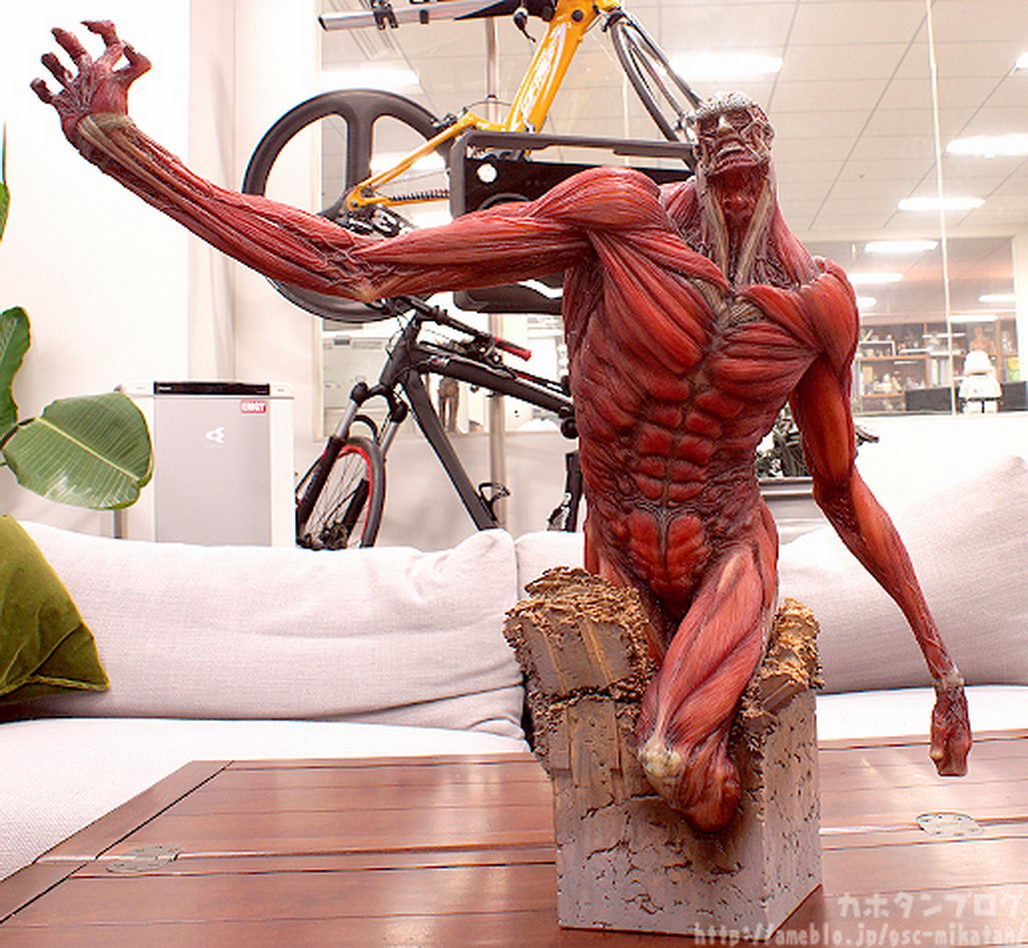 colossal titan statue by good smile company